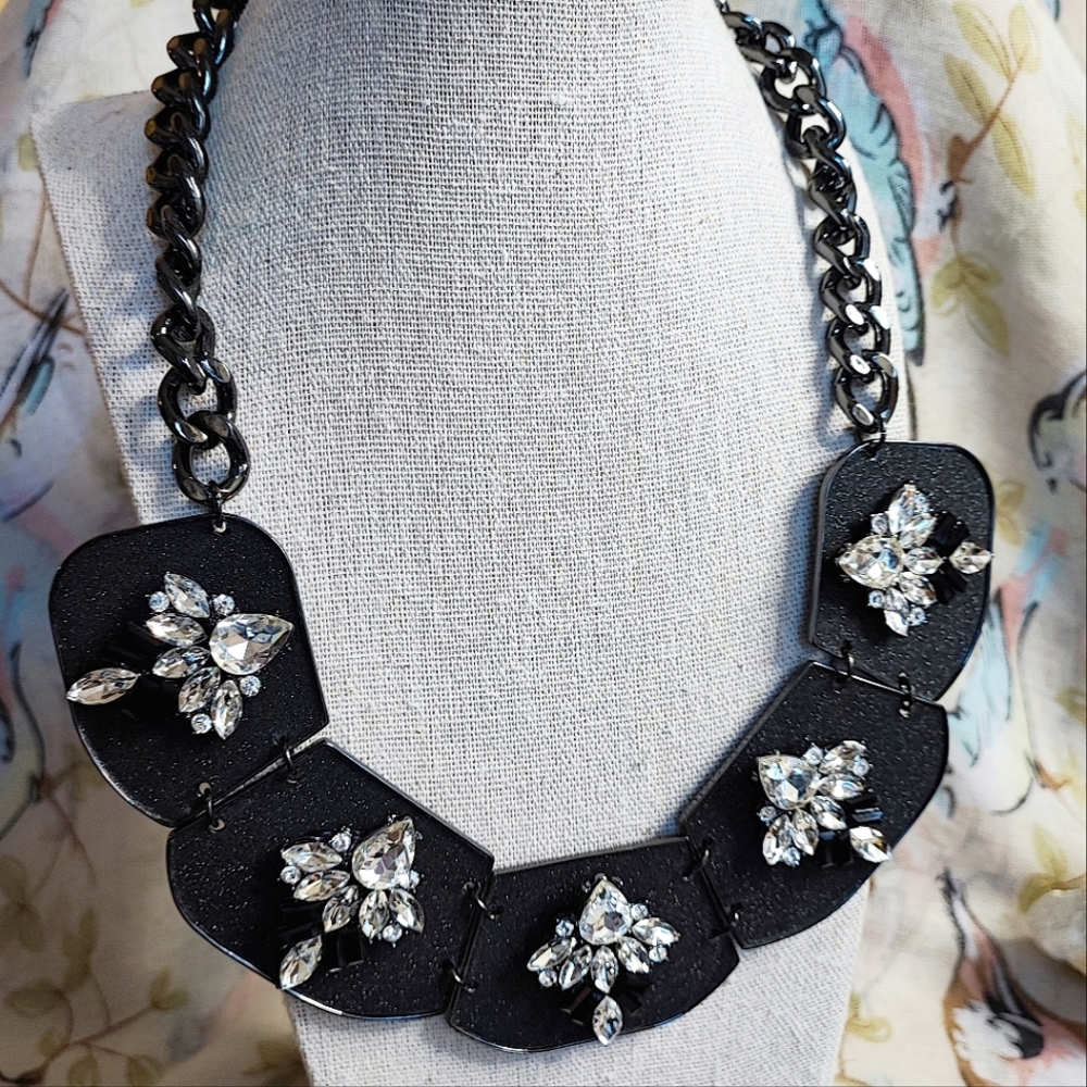 Allen B Schwartz ABS Black Shimmery Acrylic Clear Rhinestone Statement Necklace - Picture 11 of 12
